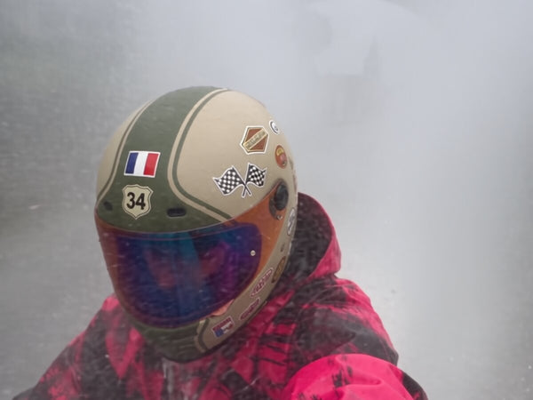 Motard SPLASHRIDE sous la pluie