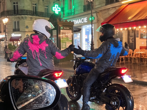 Motard SPLASHRIDE sous la pluie