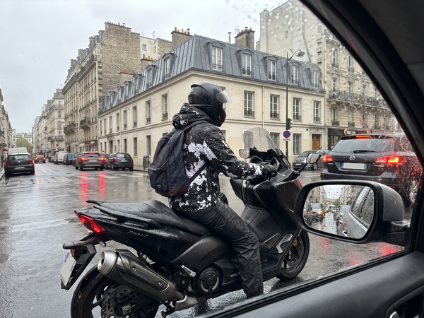 SPLASHRIDE Biker im Regen
